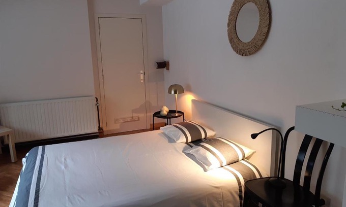 Huy Appartement | Studio central airco et local vélo