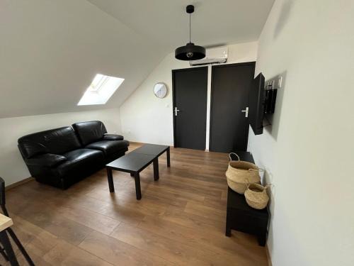 Boue Appartement | Studio Centre Bourg Arrivée et Départ Autonome