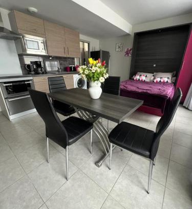 La Ferriere-aux-Etangs Appartement | Studio confortable à La Ferrière-aux-Étangs - 25 m² avec sauna