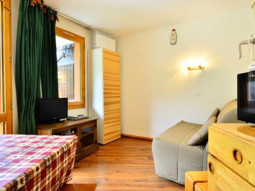 Bellentre Appartement | Studio cosy à Montchavin Les Coches, pied des pistes, balcon, parking gratuit - FR-1-329-2
