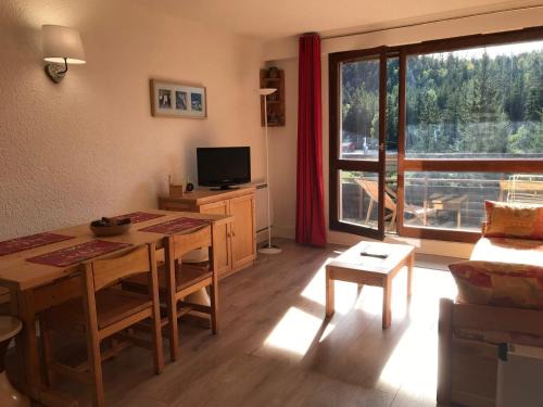 Correncon-en-Vercors Appartement | Studio cosy au pied des pistes, parfait pour famille, avec balcon, proche golf et randonnées - FR-1-515-99