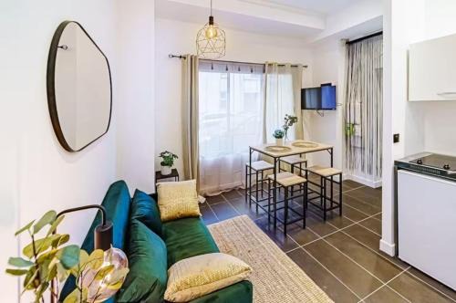 Saint Clair Appartement | Studio cosy avec mezzanine, bien équipé, Caluire