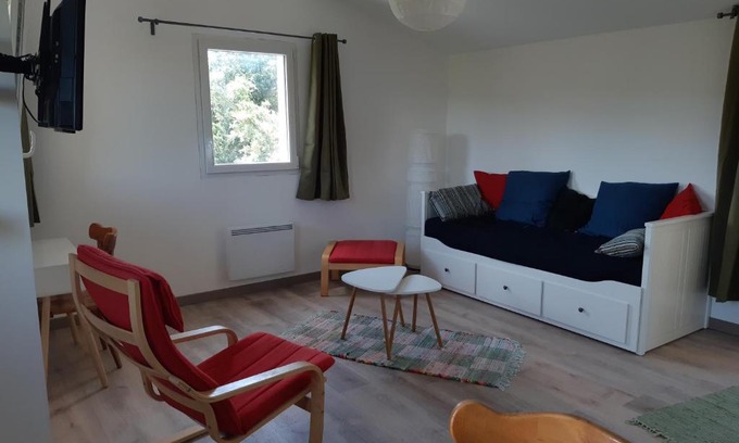 Mas-Saintes-Puelles Appartement | Studio dans un cadre champêtre
