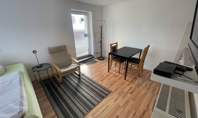 Fuldabruck Appartement | Studio-Budget-Salle de bain privée séparée-Vue sur Rue-Studio 1 Bett EG