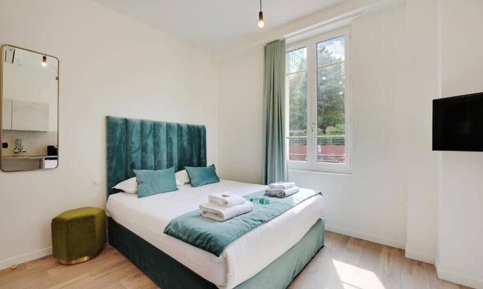 Levallois-Perret Appartement | Studio Deluxe PMR apartment with WiFi, AC in nice Levallois-Perret