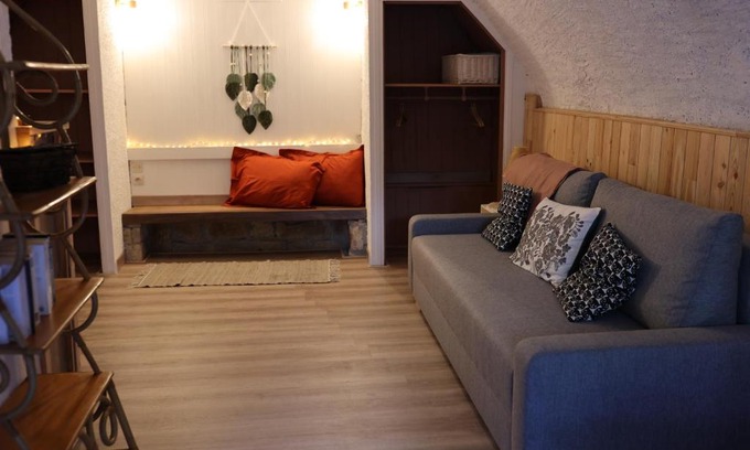 Saint-Laurent-la-Roche Appartement | Studio des mésanges
