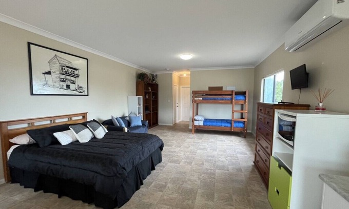 Cape Jervis Appartement | studio Downstairs only - Sleeps upto 5 people - Upstairs is a private residence.