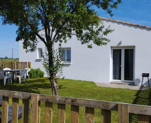 Saint-Romain-de-Benet Appartement | Studio entre terre et mer
