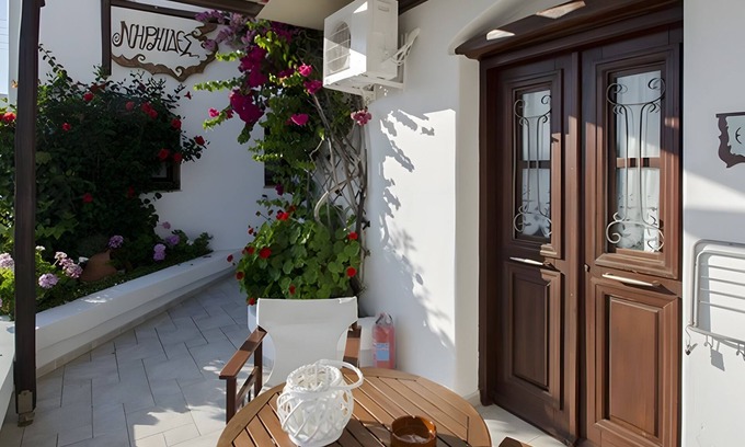 Pachena Appartement | Studio 'Erato' avec terrasse privée, Wi-Fi et climatisation