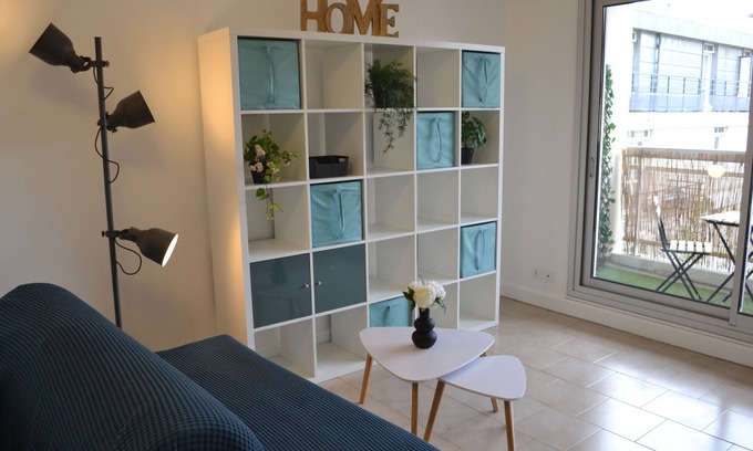 Les Lilas Appartement | Studio + espace nuit - Les Lilas. Calme. Balcon. 33 M² cuisine, salle de bain.