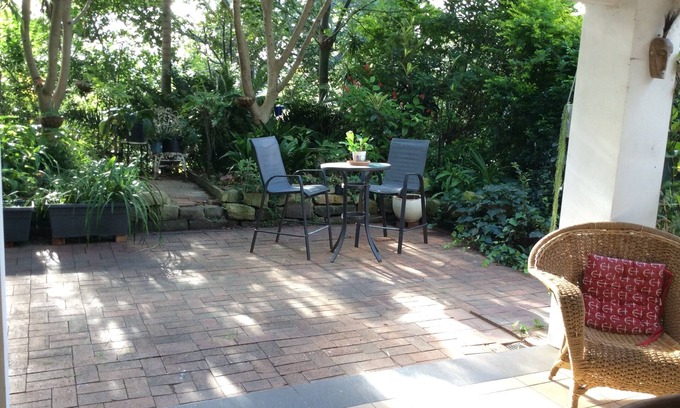 Mangerton Appartement | Studio flat in Leafy suburb close to city