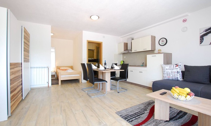 Sarsoni Appartement | Garçonnière avec la terrasse Rijeka (AS-18146-a)
