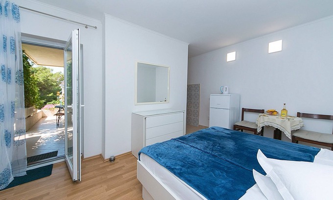 Brela Appartement | Garçonnière avec la terrasse Brela, Makarska (AS-20778-a)