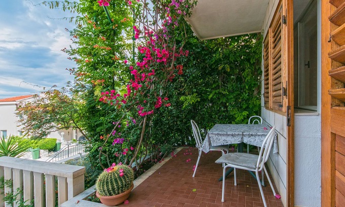 Brela Appartement | Garçonnière avec la terrasse et la vue sur le mer Brela, Makarska (AS-2752-a)