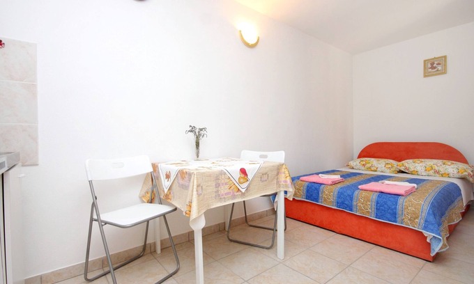 Valun Appartement | Garçonnière avec la terrasse Valun, Cres (AS-8081-b)