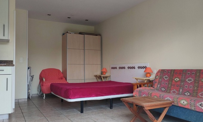 Escos Appartement | Studio for two, in the countryside. Pets allowed