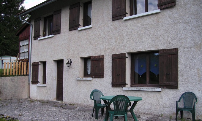 Foncine-le-Bas Appartement | studio pour deux personnes au rez de chaussé de la maison des propriétaires