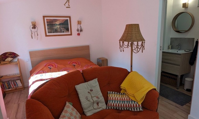 Saint-Hippolyte-du-Fort Appartement | Studio indépendant calme de plain pied, jardin. Animaux non acceptés, non fumeur