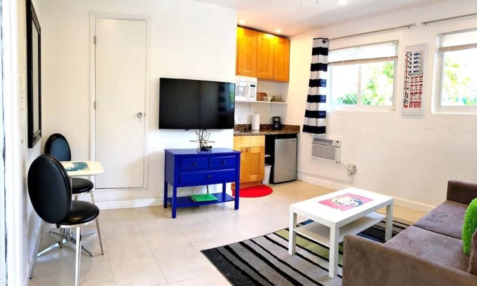 Hendricks and Venice Isles Appartement | Studio in Las Olas Near FL Beach