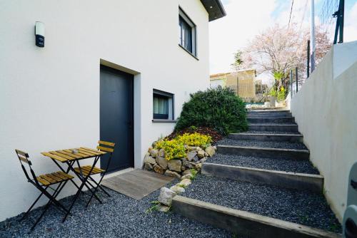 Castelnau-de-Guers Appartement | Studio indépendant a 20min des plages