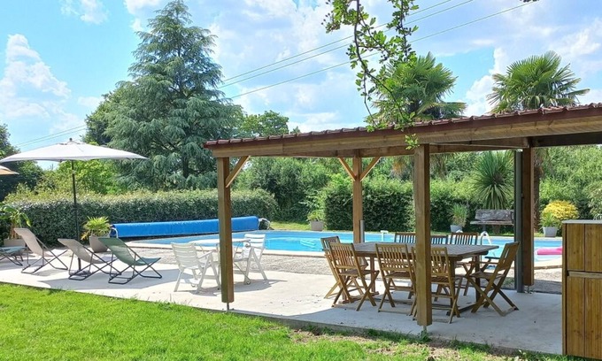 La Ferriere Maison | Studio Indépendant Dans une Maison Avec Piscine, un Grand Parc et son Étang