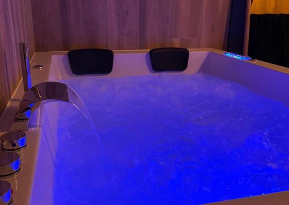 Sacquenville Appartement | Studio jacuzzi Love Room