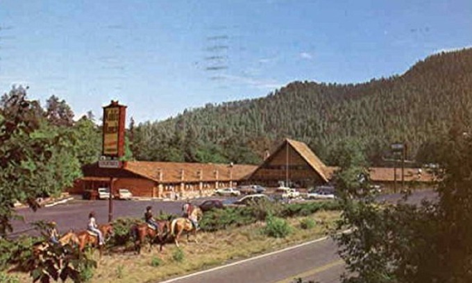 Kohls Ranch Appartement | STUDIO ~ KOHLS RANCH LODGE ~ VUES SUR LA MONTAGNE ~ BAR / LOUNGE ~ RESTAURANT ~ PISCINE ~ HOT TUB