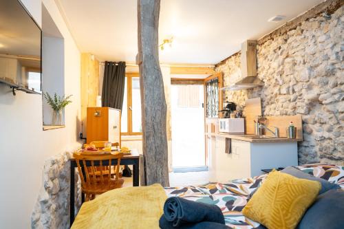 Saint-Antoine-l'Abbaye Appartement | Studio L'Échappée du Chapeau Rouge