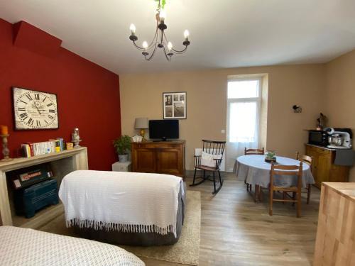 Bourbon-l'Archambault Appartement | Studio Logis les Roses
