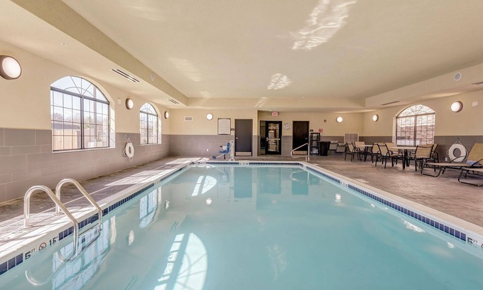 Maryland Heights Appartement | Studio | Lovely Suite Close to Edward Jones!