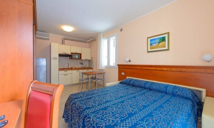 Viserbella Appartement | Studio, max 2 places, pas de balcon, à 20 mètres de la mer, à Viserba,