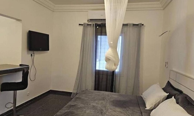 Yenne Tode Appartement | Studio meublé à Yenne Dakar auprès de la plage pied dans l'eau.