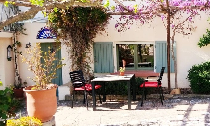Sagries Appartement | Studio meublé de vacances, très calme dans la nature et de la culture antique et moderne