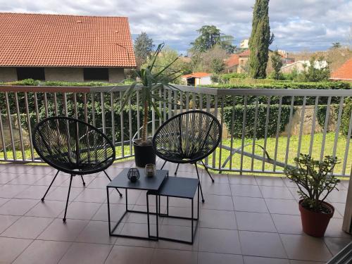 Romans-sur-Isere Appartement | Studio Moderne, Terrasse et Parking