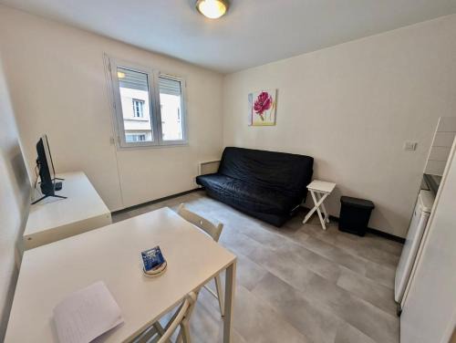 Secteur 1 Appartement | Studio near train station and downtown with free parking