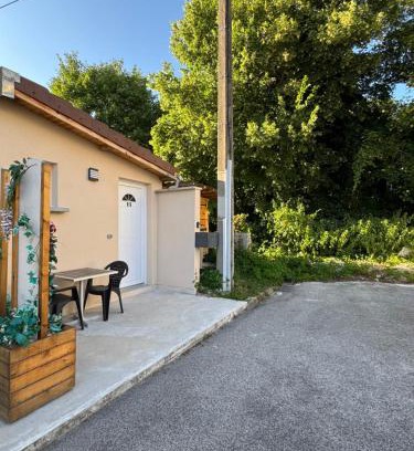 Poligny Appartement | Studio neuf très calme