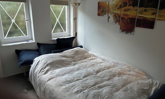 Hoeilaart Appartement | Studio next to train station near Brussels - in nature yet close to city center