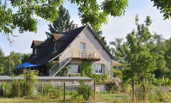 Nouan-sur-Loire Appartement | Studio on the banks of a Sologne pond, near Chambord and the Loire.
