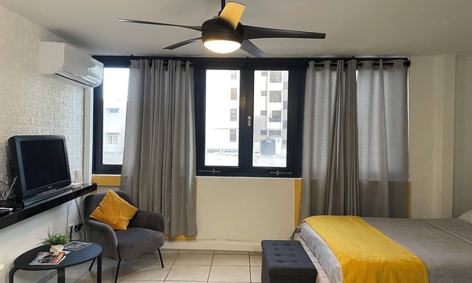 Parque Appartement | Studio: Pool, Parking, Wi-fi, Steps to the Beach!