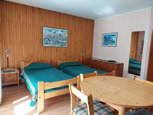 Brides-les-Bains Appartement | Studio pour 2 avec balcon, WiFi et parking à Brides-les-Bains - FR-1-512-226
