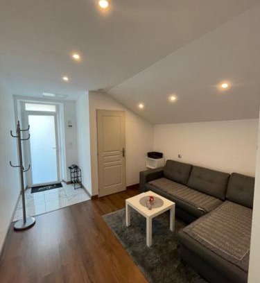 Vesoul Maison | Studio privée Vesoul -Wifi,TV,Clim,Parking gratuit