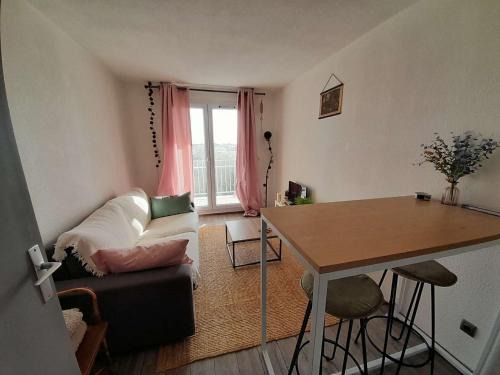 Saint-Hilaire-de-Riez Appartement | Studio proche plage avec balcon, petit garage et animaux admis - FR-1-324-561