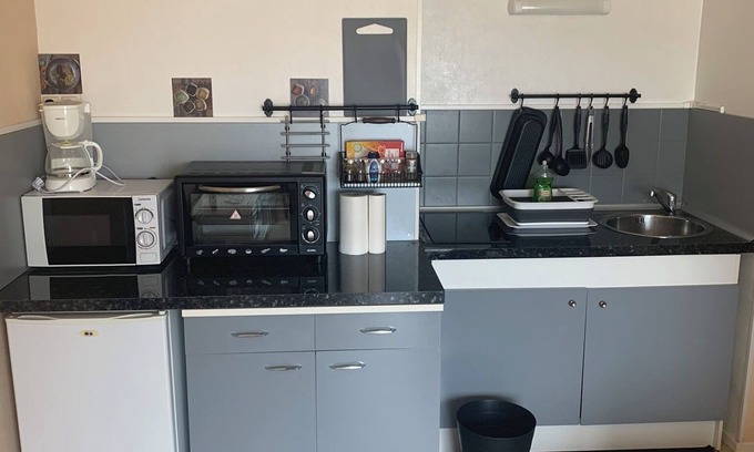 Luxeuil-les-Bains Appartement | Studio proche cure thermal