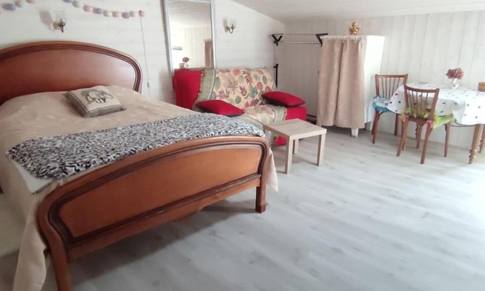 Mauges-sur-Loire Appartement | Studio Propre et Cosy