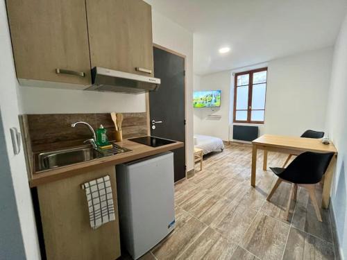 Saint-Fons Appartement | Studio rénové à 15 min de Lyon
