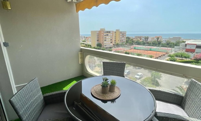 Le Grand Travers Appartement | Studio rénové vue mer a 100 m de la plage
