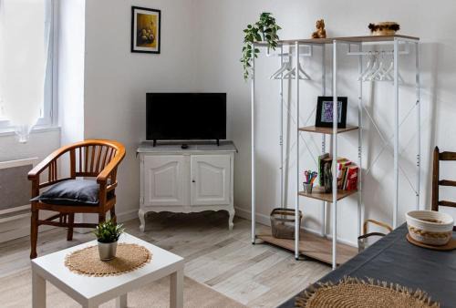 Saint-Martin-Vesubie Appartement | Studio rénové - lumineux avec local pour vélos