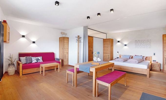 Laudes Appartement | Studio 'Röfen Mittelröfen' with Mountain View, Shared Terrace and Wi-Fi