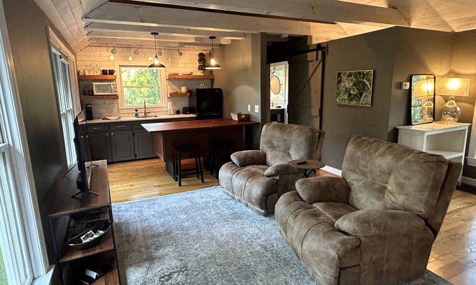 Jonesville Appartement | Studio Rental in Elkin, Yadkin Valley Wine Region