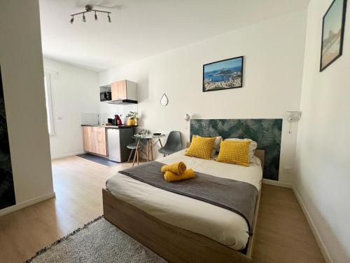 Chatellerault Appartement | Studio Rio - Confortable avec jardin d'été I proche gare et centre